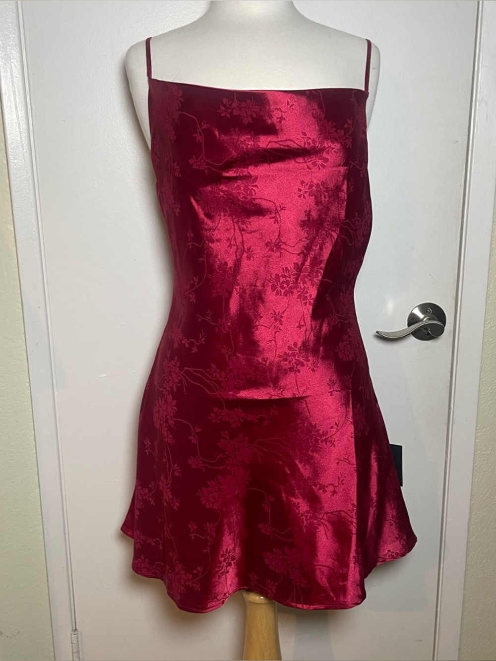 Title
Lulus Red Satin Floral Slip Dress Short Square Neck Strappy